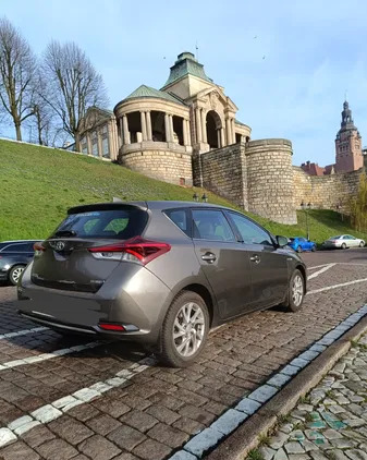 lubuskie Toyota Auris cena 67990 przebieg: 94600, rok produkcji 2018 z Szczecin